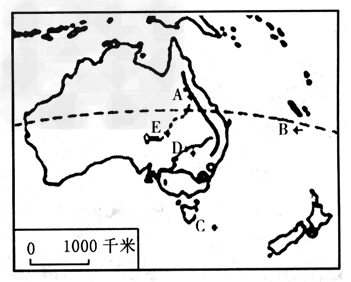 读"大洋洲轮廓图",回答下列问题.